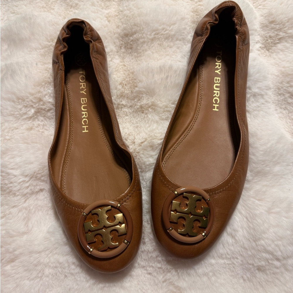 Tory Burch Tan Leather Logo Ballet Flats with Gold Emblem - Picture 2 of 5